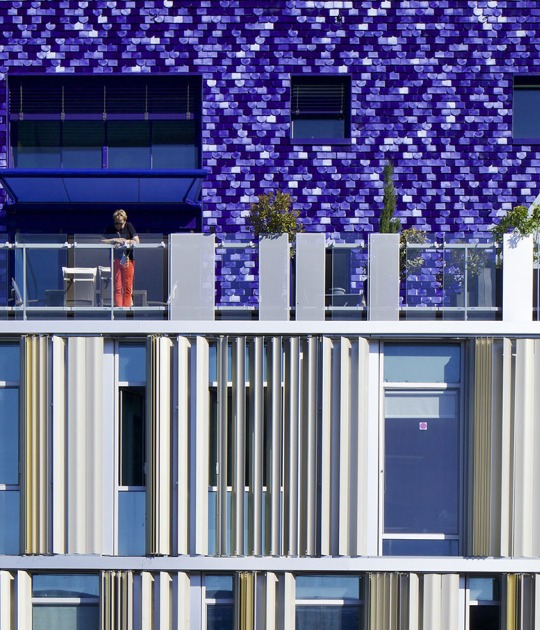 Shopping centre and residences in Besançon by MÉTRA+ASSOCIÉS. Photography by Philippe Ruault