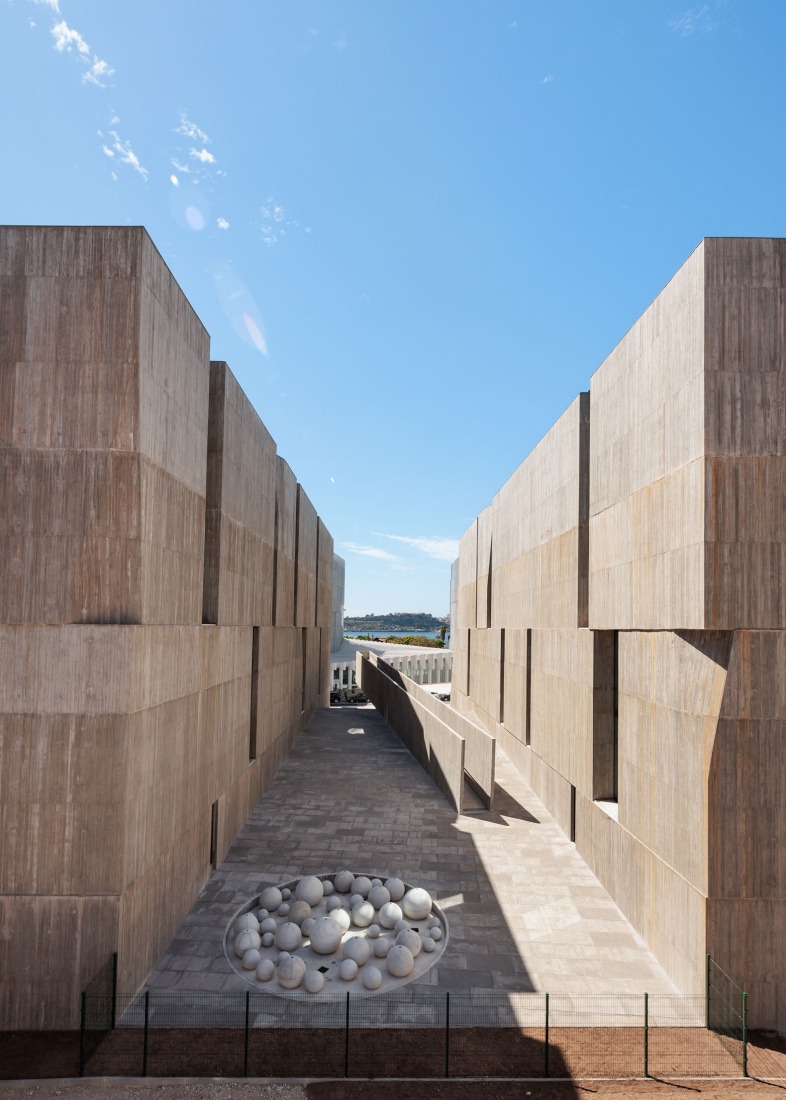 "Energía de Portugal" Headquarters by ELEMENTAL. Photography by Francisco Nogueira.