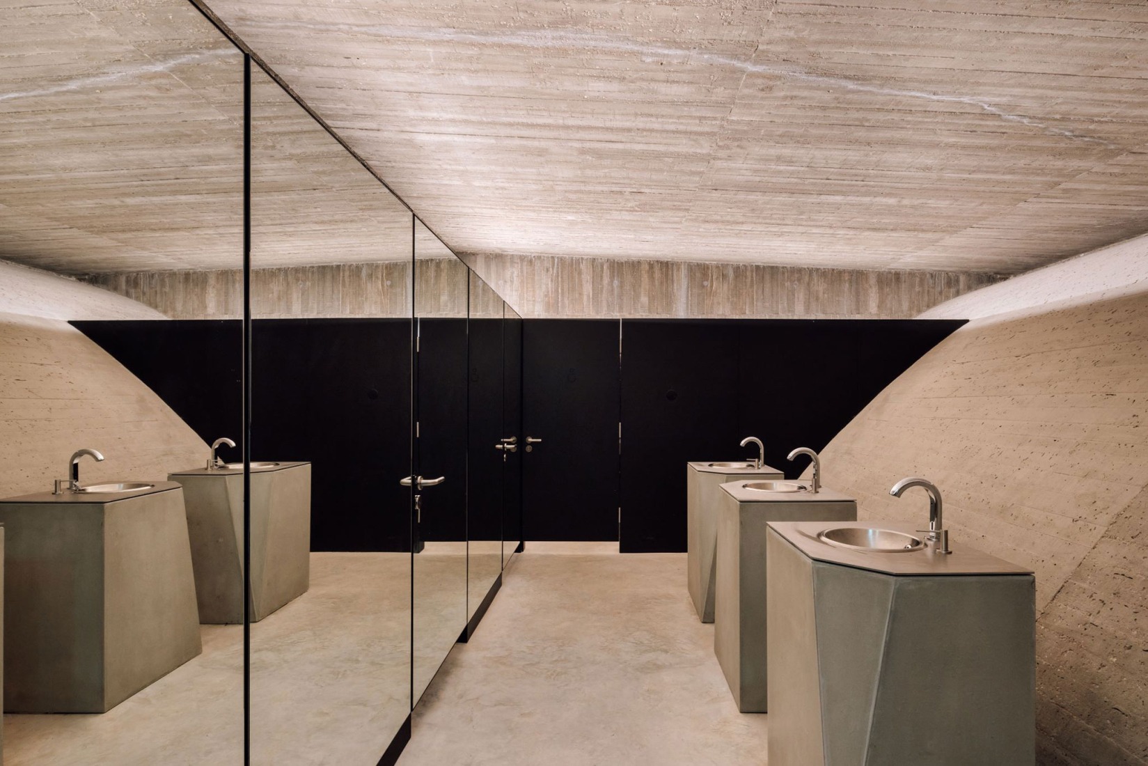 "Energía de Portugal" Headquarters by ELEMENTAL. Photography by Francisco Nogueira.